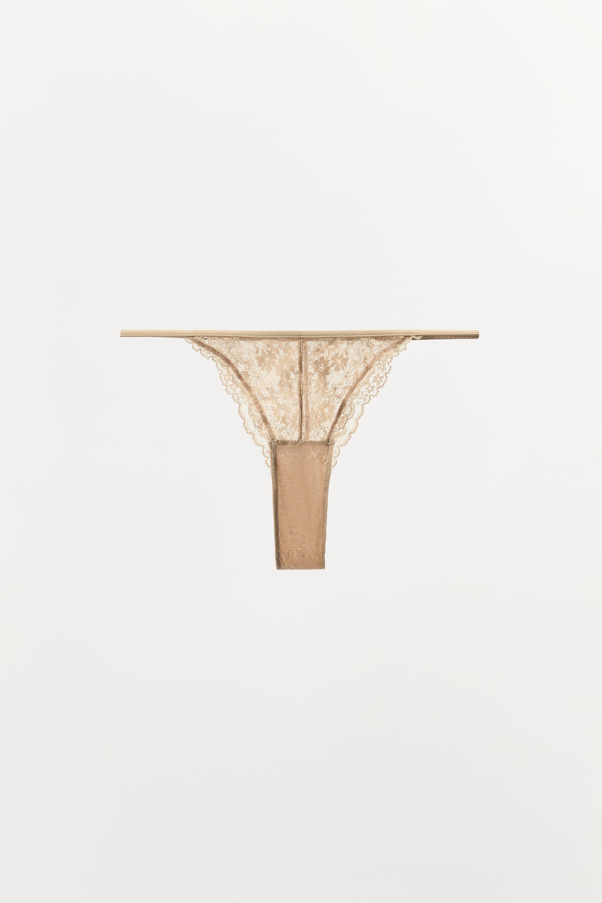 CULOTTE ÉCHANCRÉE EN DENTELLE
